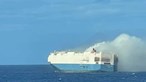 Tàu Felicity Ace tiếp tục bốc cháy và trôi dạt vào đảo Faial